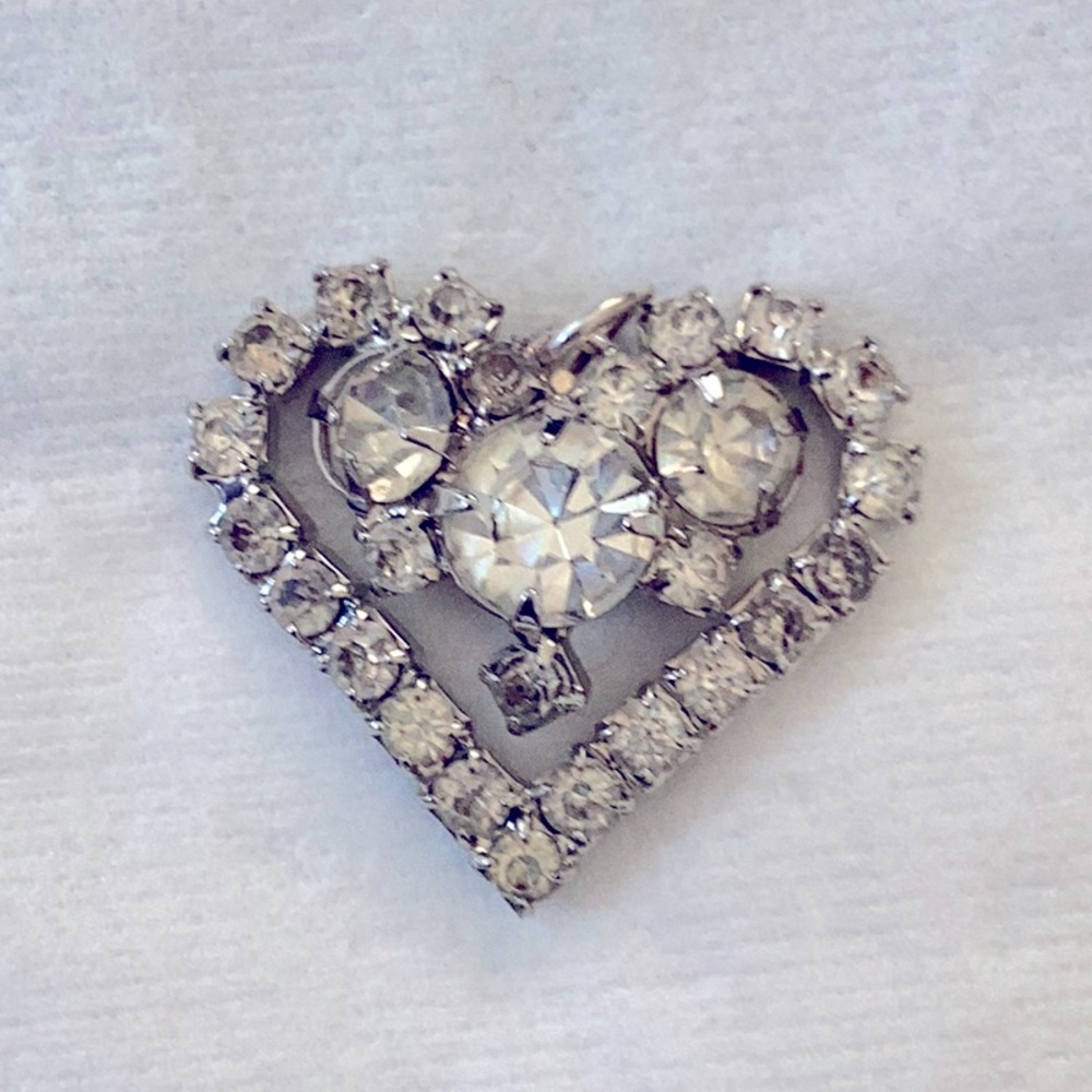 Rhinestone heart pendant